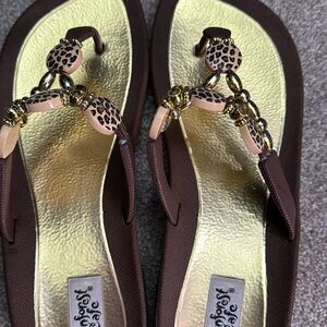 Disney’s RainForest Cafe Sandals size 8